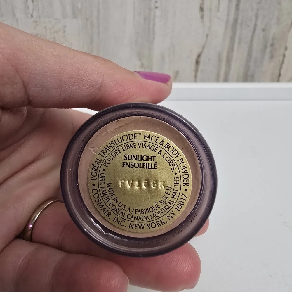 New L'Oreal Translucide Face And Body Powder Sunlight 0.28 Oz